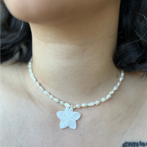 Freshwater Pearl Floral Necklace - Picture 5 of 5